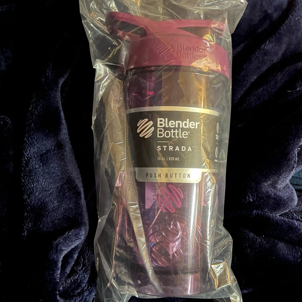 Strada push button blender bottle - Picture 2 of 3